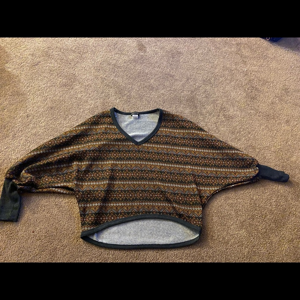 Seduction crop top sweater with pattern